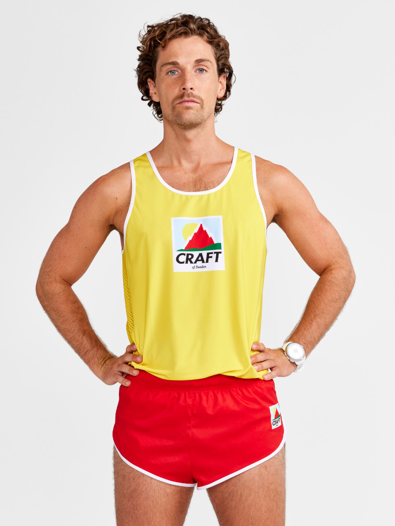set med retro löparkläder från svenska craft, gult linne och röda löparshorts